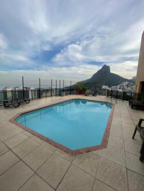 2 quartos com Piscina, Academia, Garagem e Arrumação Diária by Tata